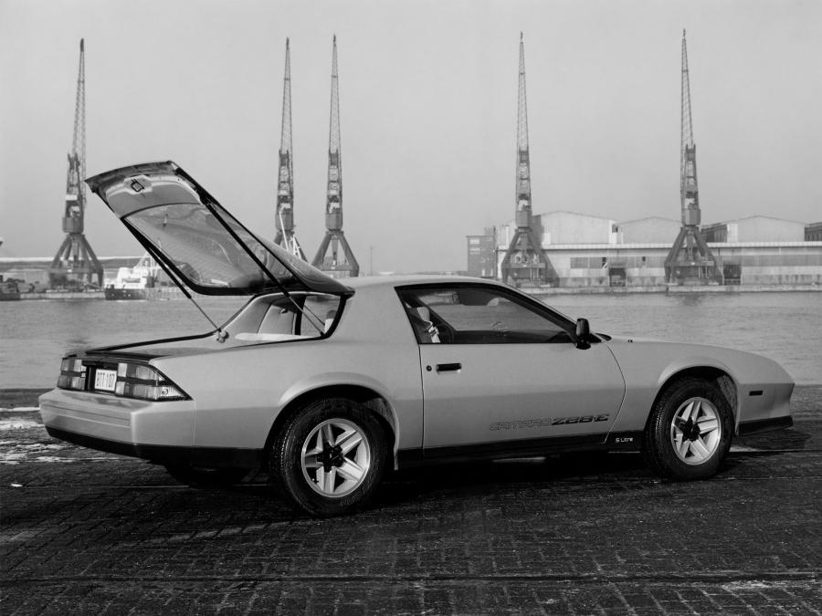  Chevrolet Camaro Z28-E 1982 года  (фото 2 из 3)